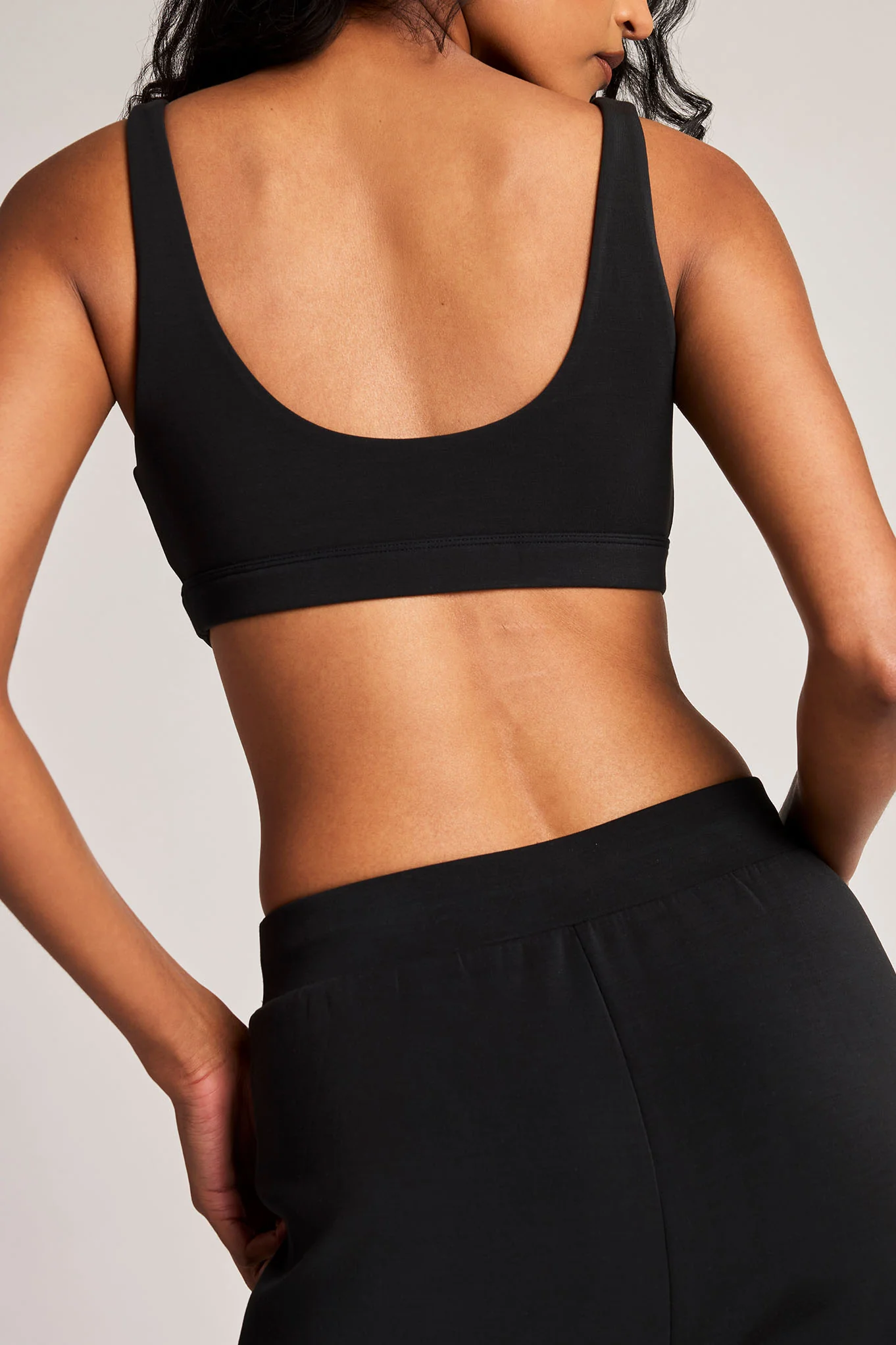Airis Scoop Bra in Black - Image 3