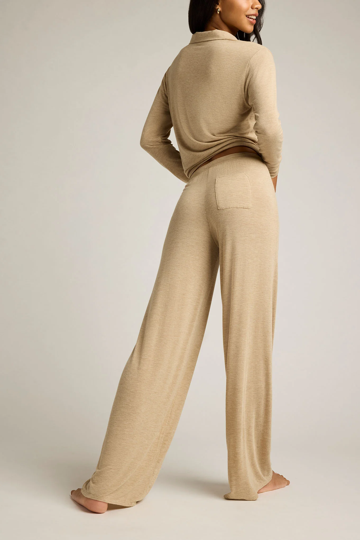 Fino Featherweight Cashmere Track Pant in Dune - Image 5